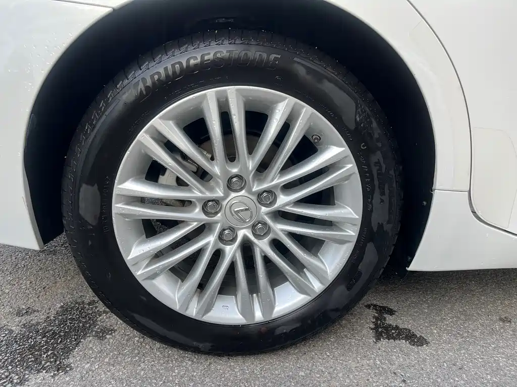Lexus ES — миниатюра 9