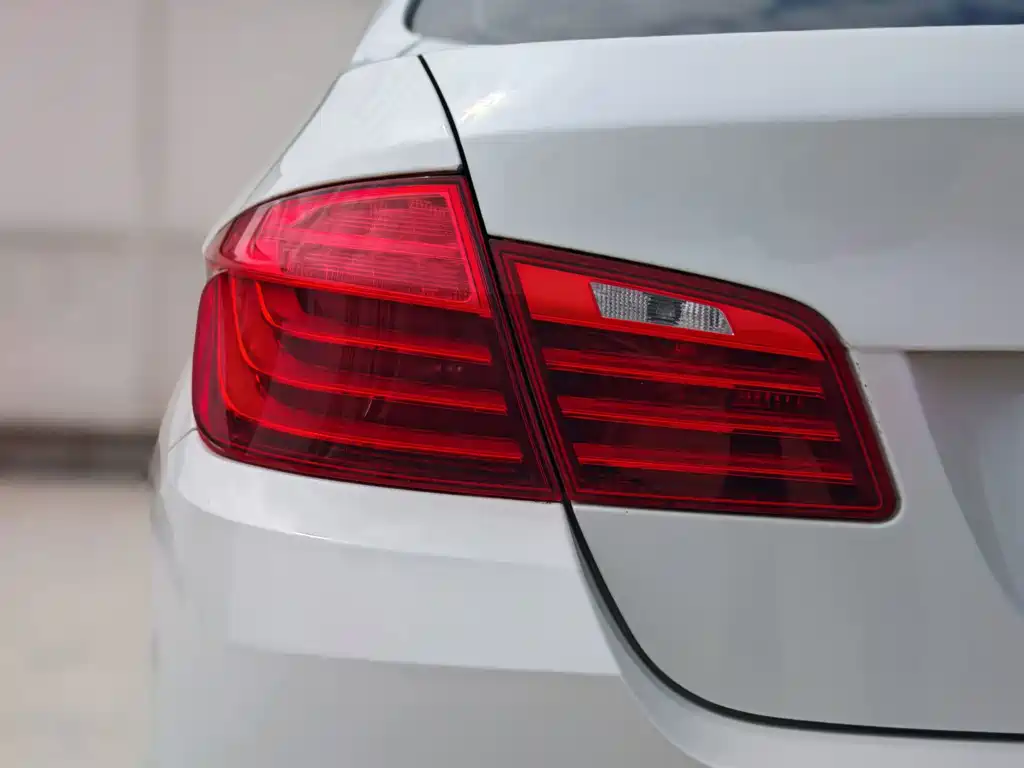 BMW 5 Series — миниатюра 8