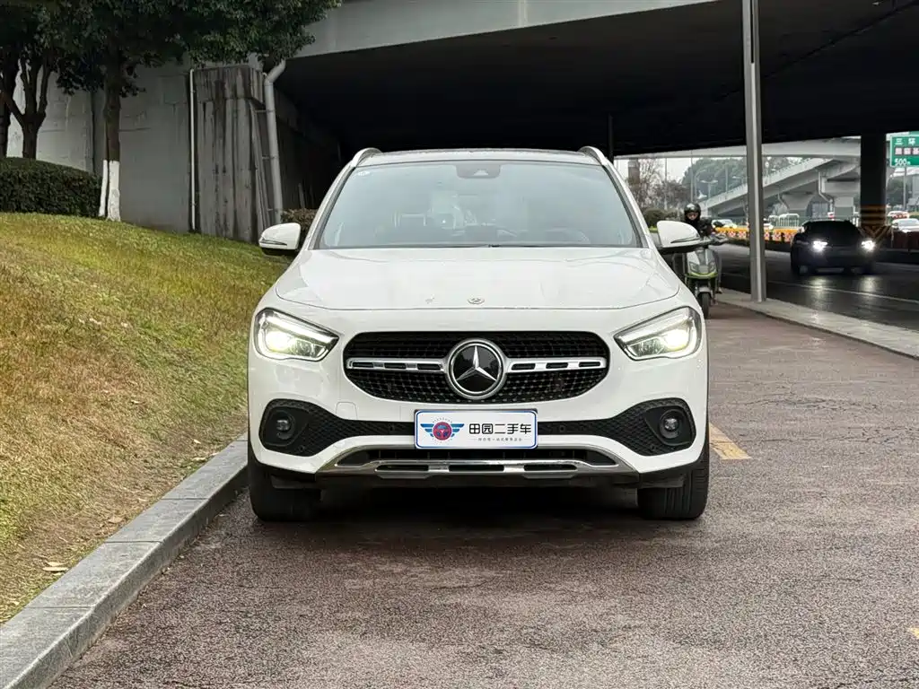 MERCEDES-BENZ GLA