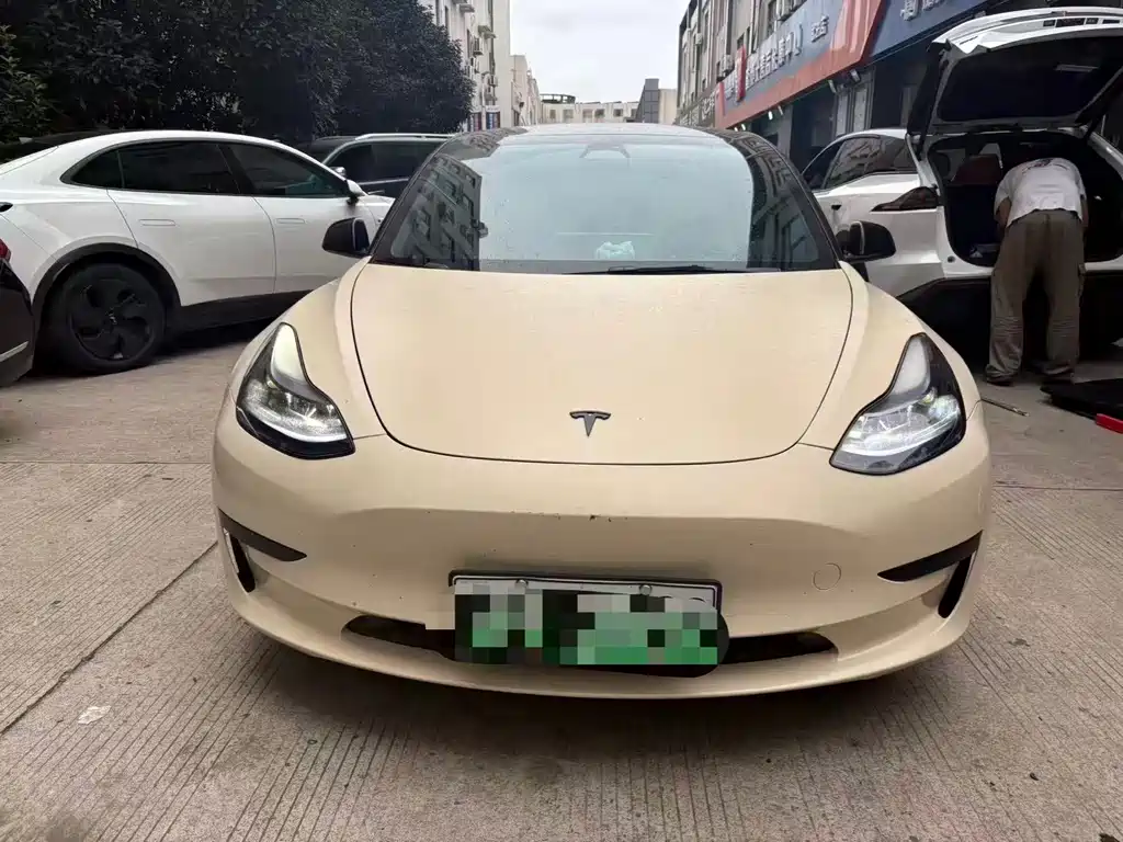 Tesla Model 3 — миниатюра 2