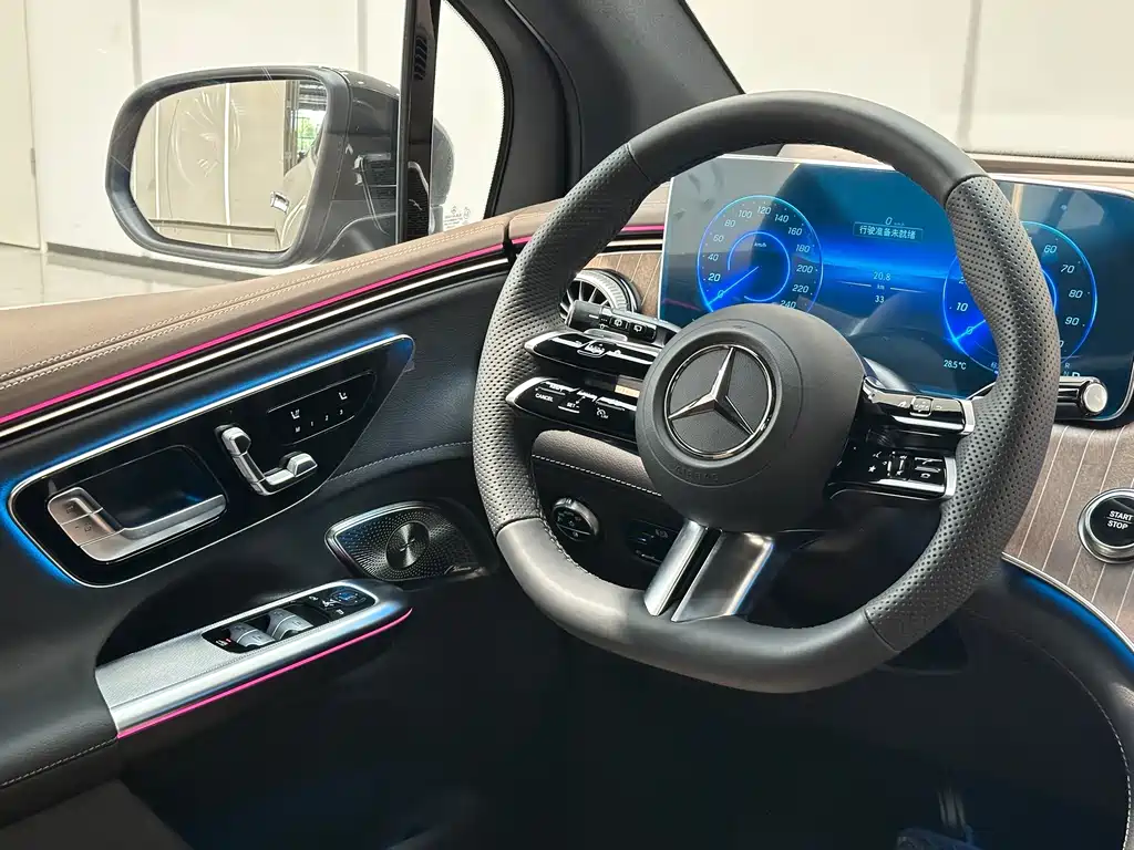 Mercedes-Benz EQE SUV — миниатюра 10