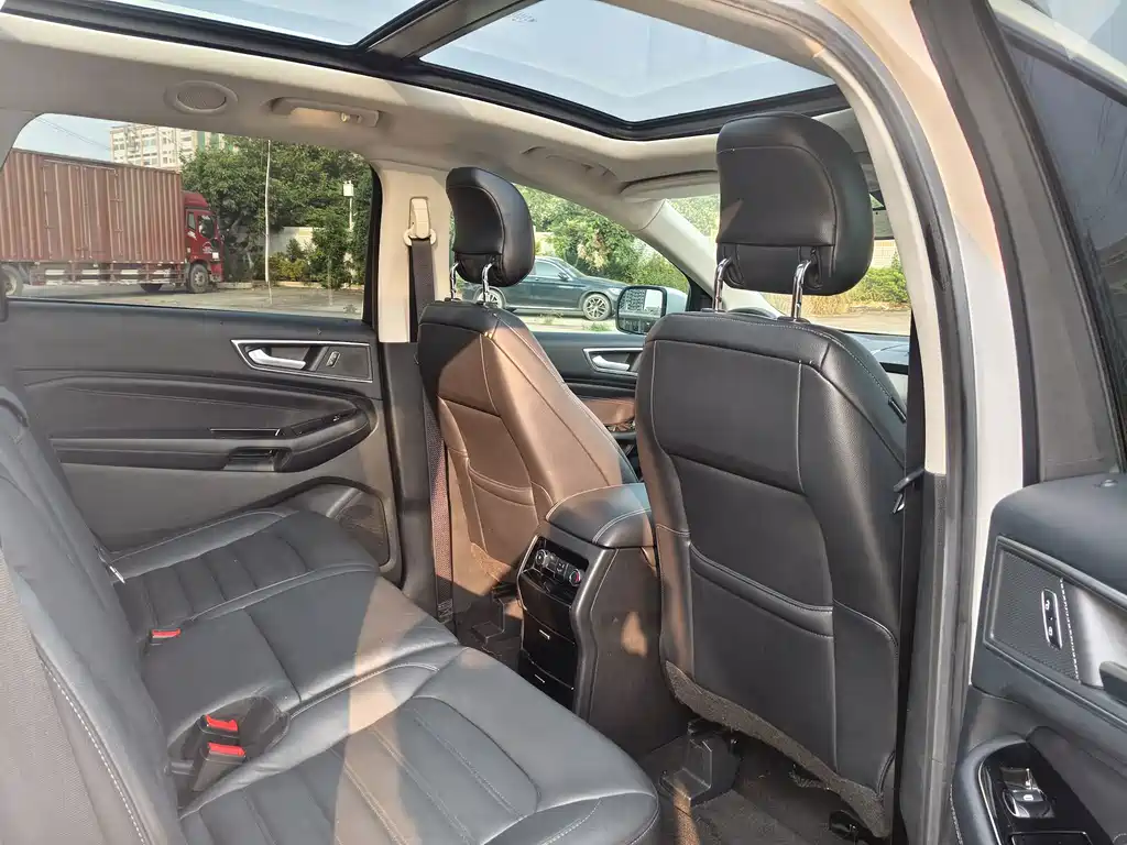 Ford Edge — миниатюра 11