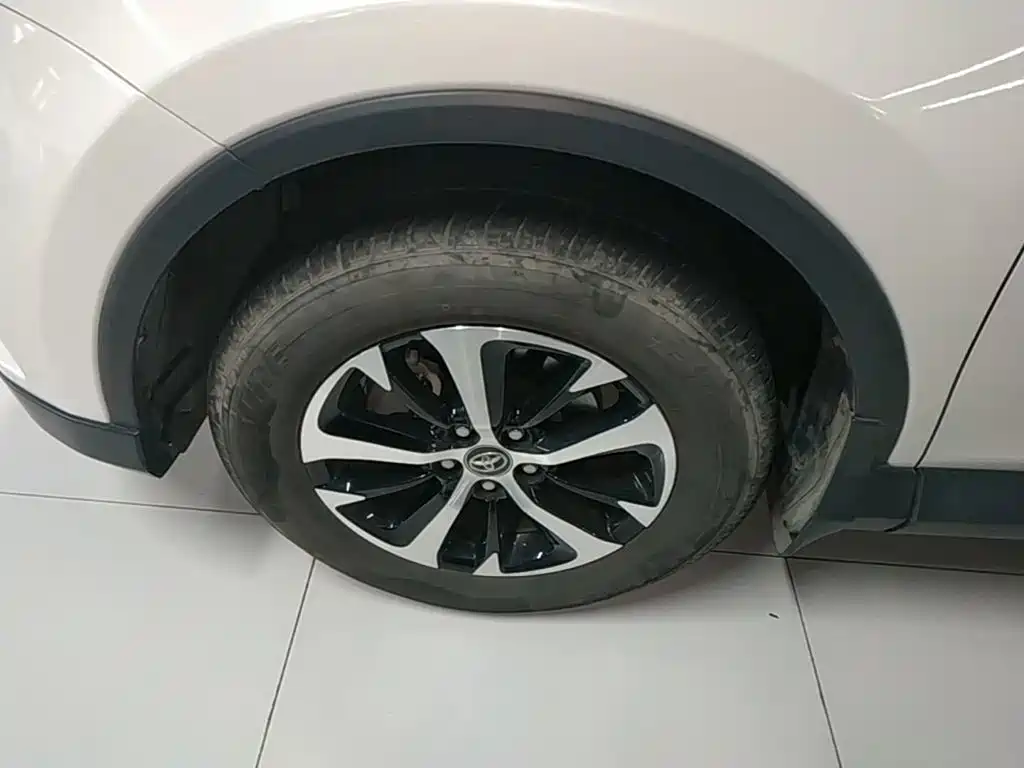 Toyota RAV4 — миниатюра 23