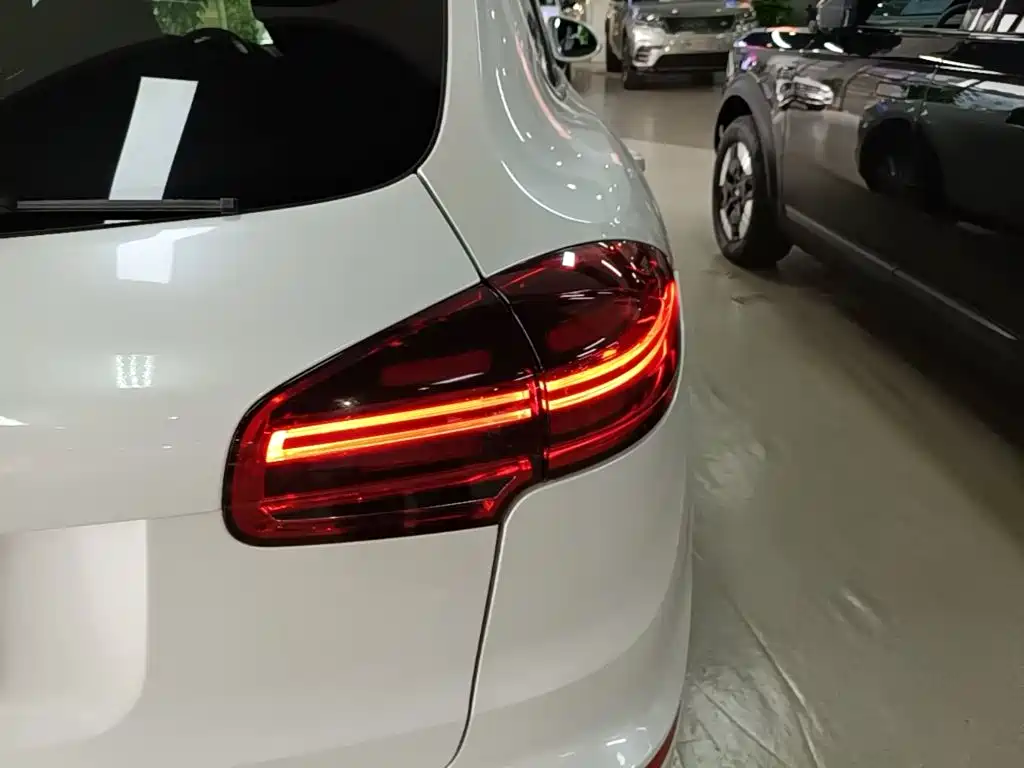 Porsche Cayenne — миниатюра 8