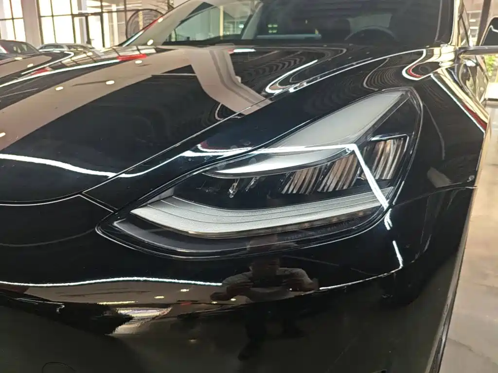 Tesla Model 3 — миниатюра 24