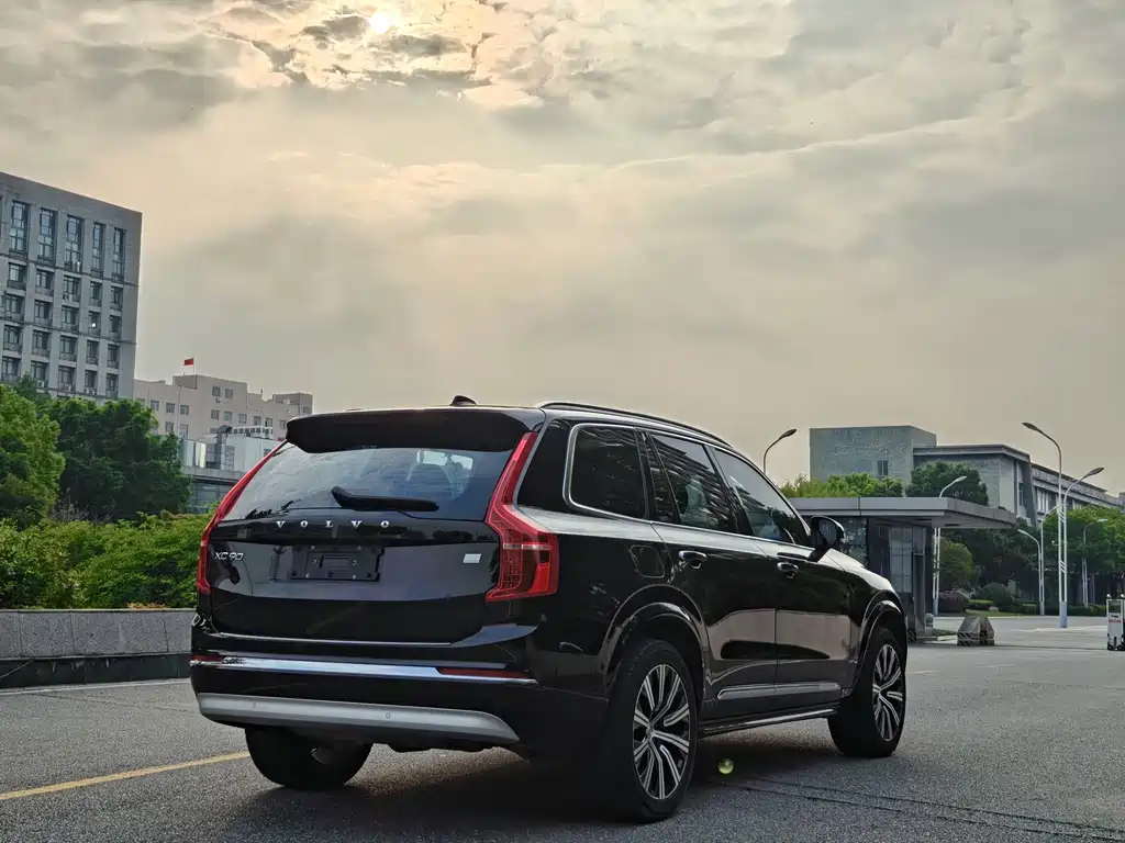 Volvo XC90 PHEV — миниатюра 9