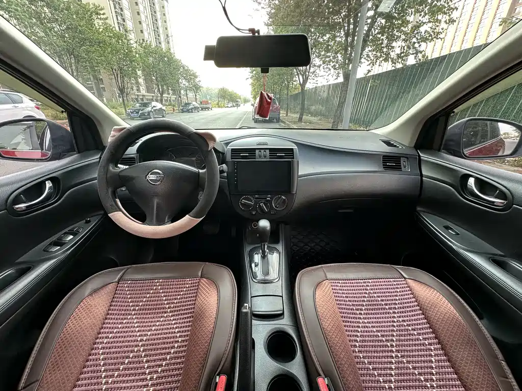 Nissan Tiida — миниатюра 8