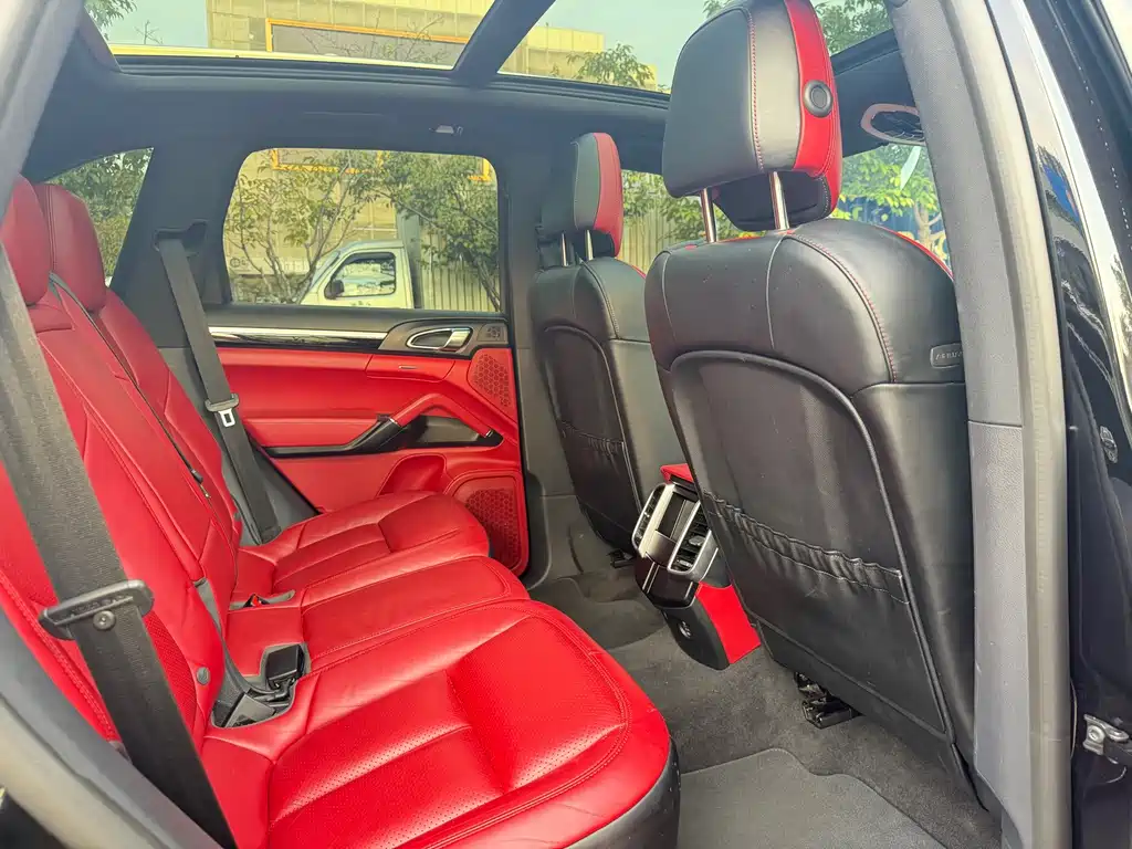 Porsche Cayenne — миниатюра 10