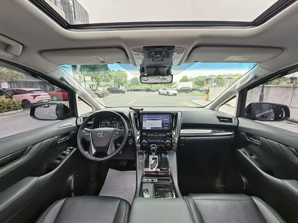 Toyota Alphard — миниатюра 15