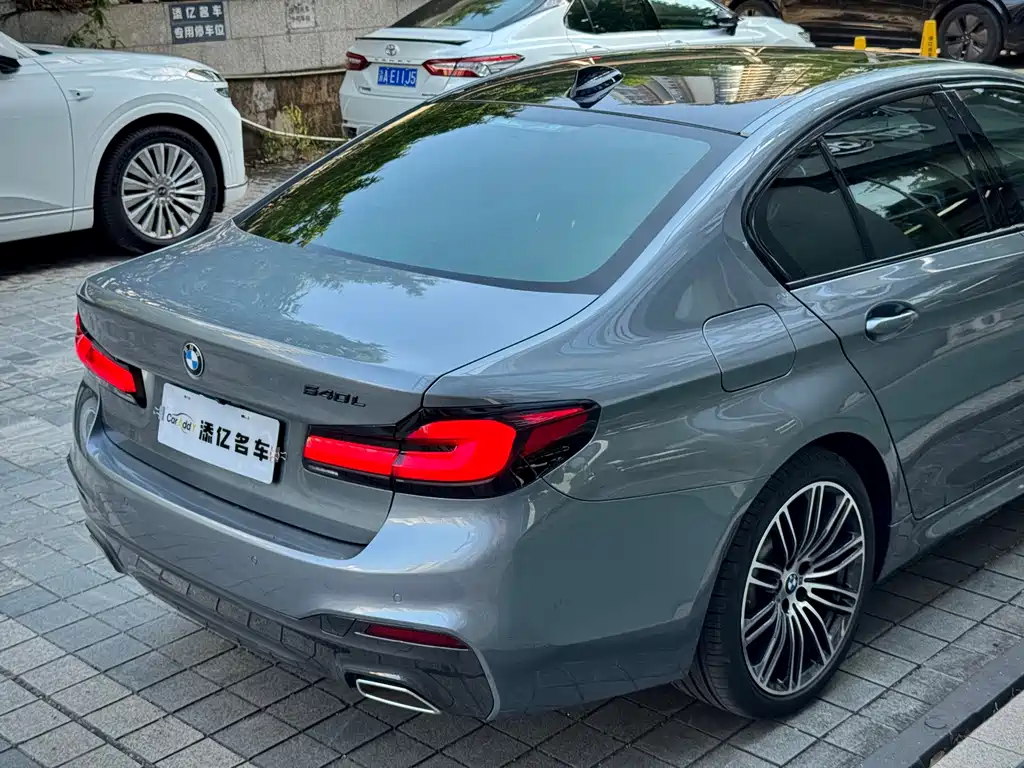 BMW 5 Series (Import) — миниатюра 8
