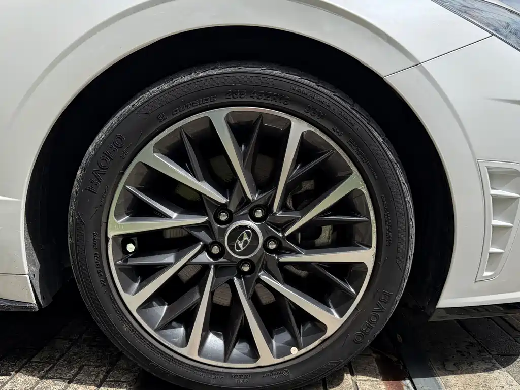 Hyundai Sonata — миниатюра 8