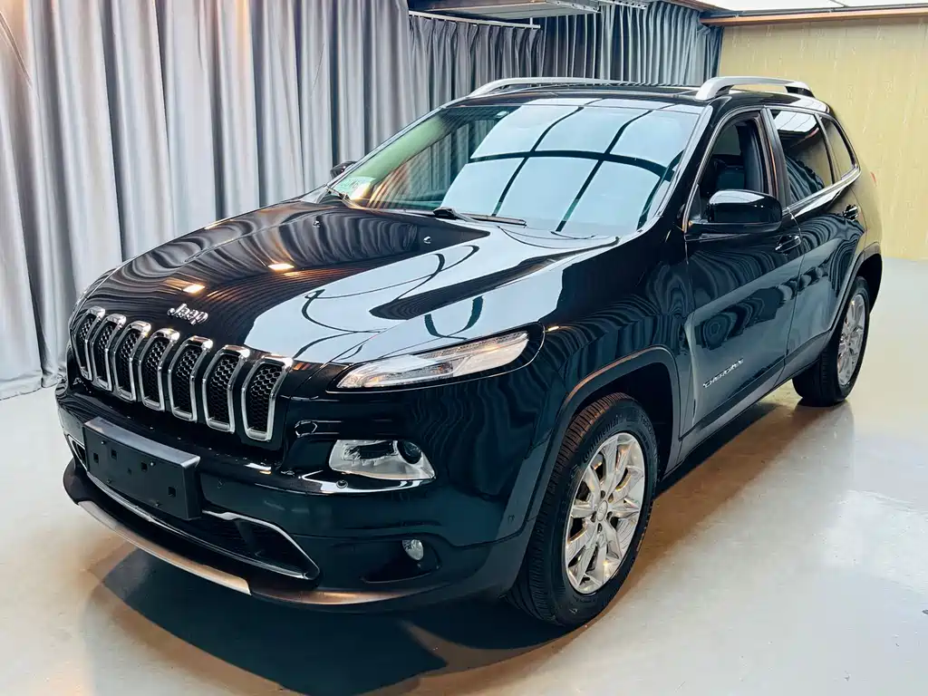 Купить Jeep Cherokee