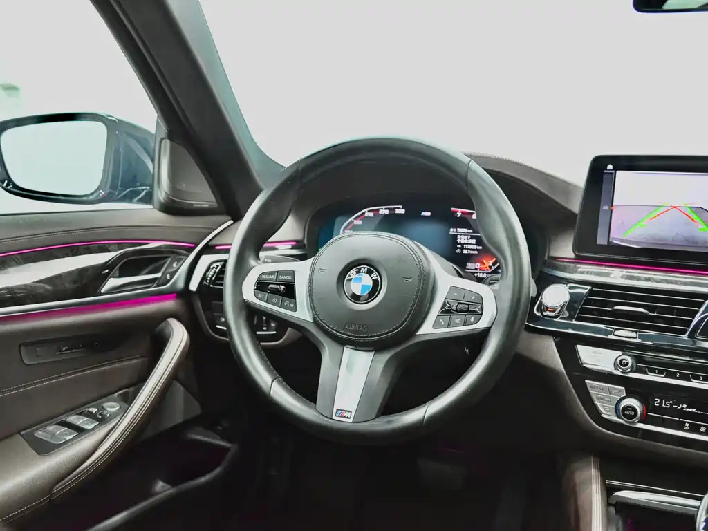 BMW 5 Series — миниатюра 12