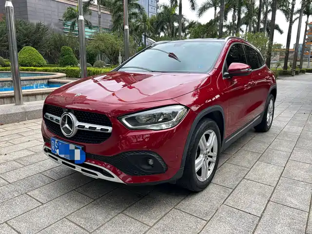 MERCEDES-BENZ GLA