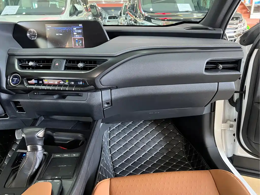Lexus UX — миниатюра 14