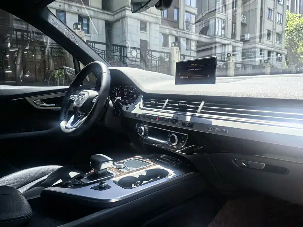 Audi Q7 — миниатюра 9