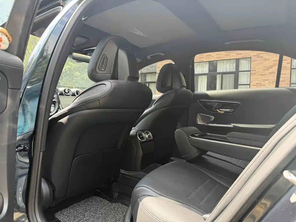 Mercedes-Benz C-Class — миниатюра 6