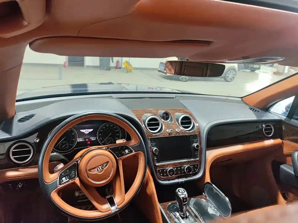Bentley Bentayga — миниатюра 3