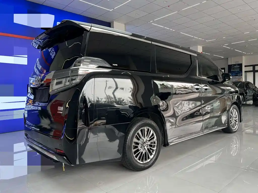 Toyota Vellfire — миниатюра 6