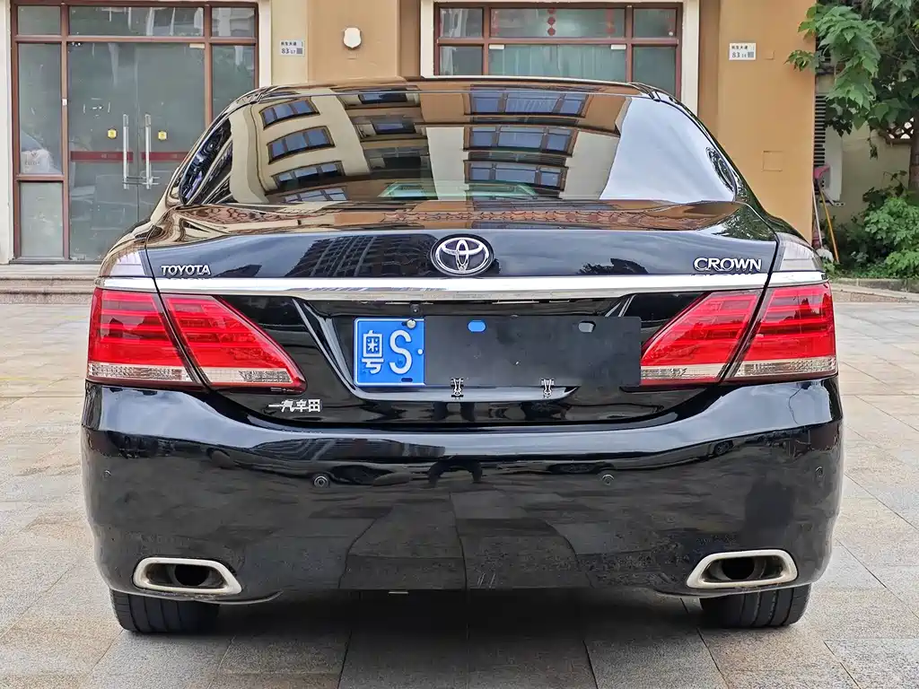 Toyota Crown — миниатюра 5