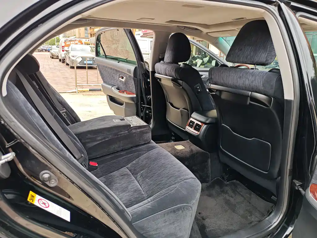 Toyota Crown — миниатюра 14