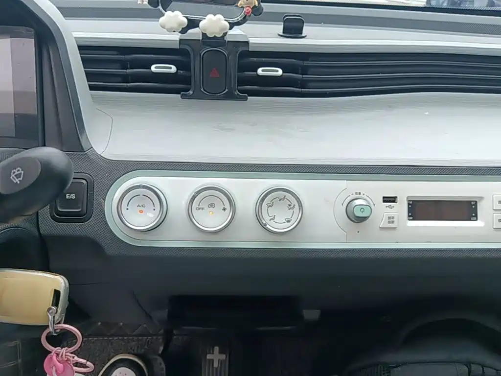 Wuling MINIEV — миниатюра 13
