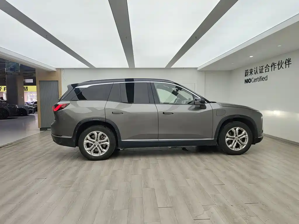 NIO ES8 2020 580KM мест
