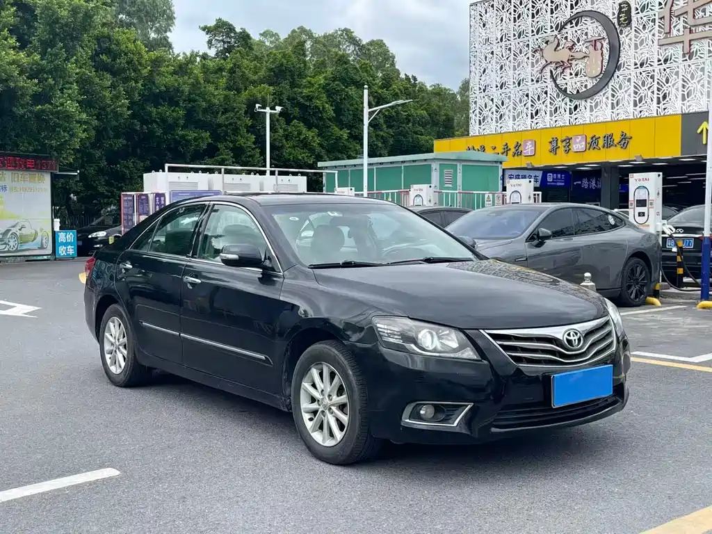 Toyota Camry — миниатюра 3
