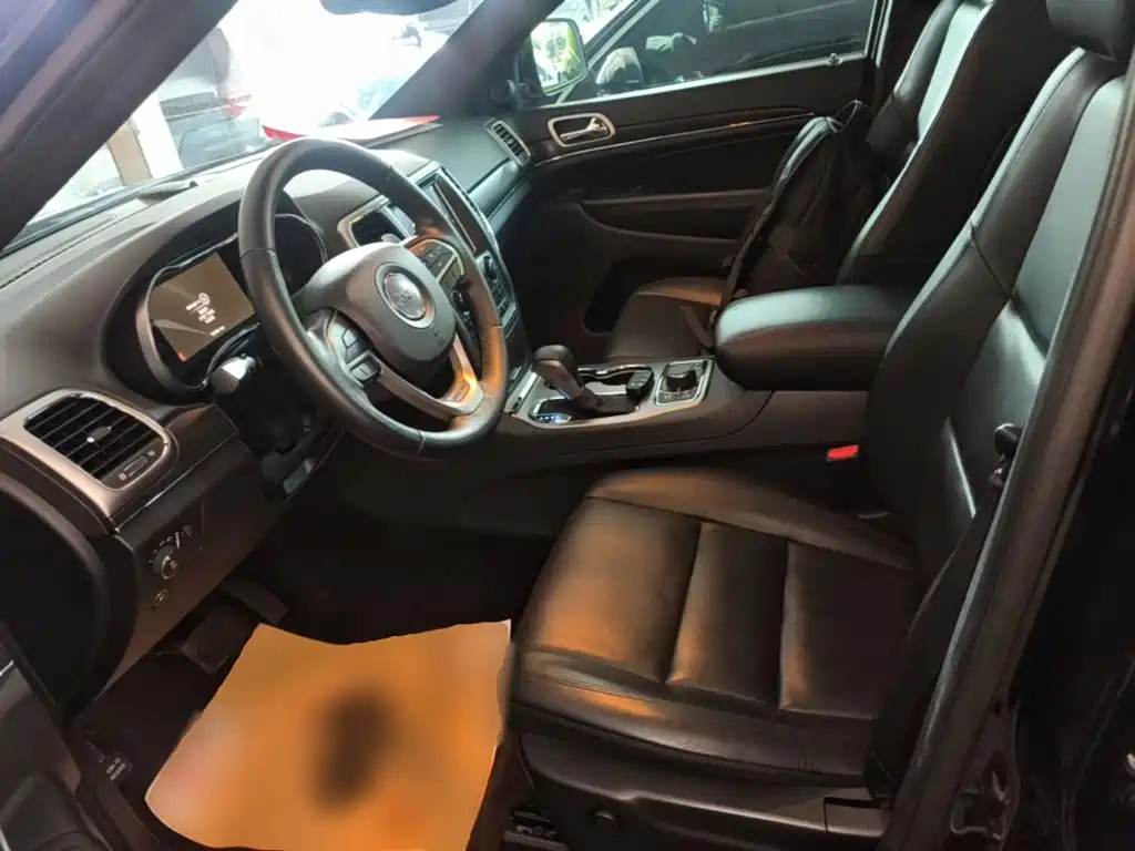 Jeep Grand Cherokee (Import) — миниатюра 15