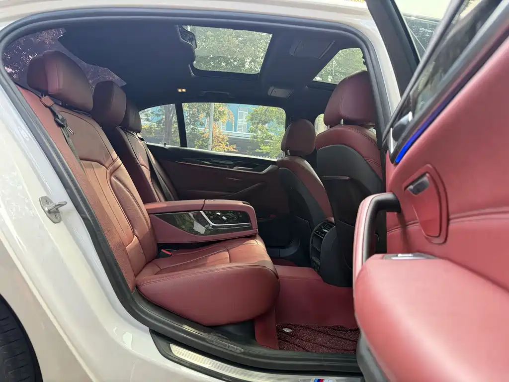 BMW 5 Series — миниатюра 6