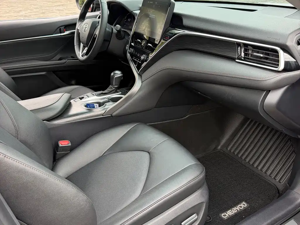 Toyota Camry — миниатюра 8