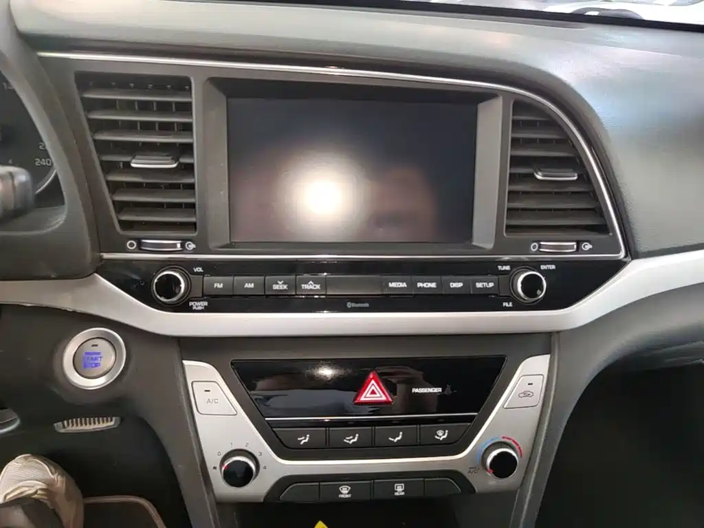 Hyundai Elantra — миниатюра 13