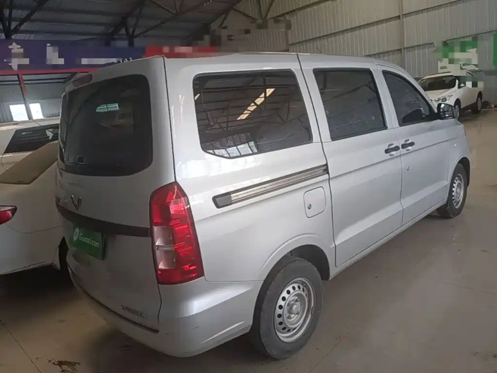 Wuling Hongguang V — миниатюра 7