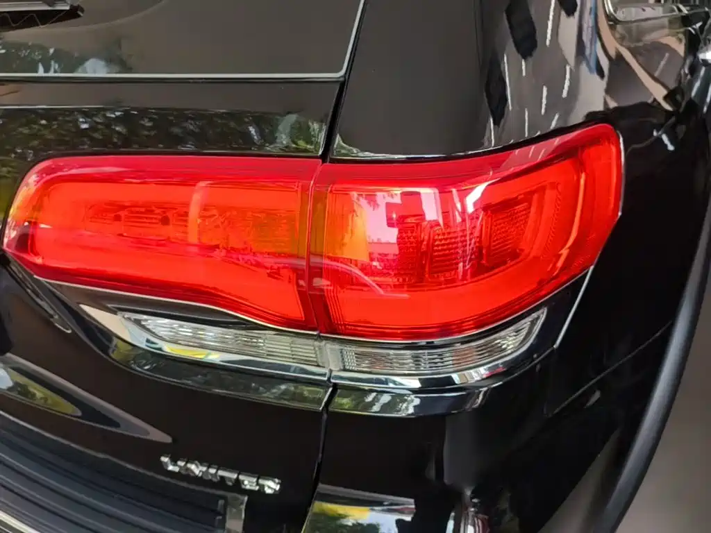 Jeep Grand Cherokee (Import) — миниатюра 8