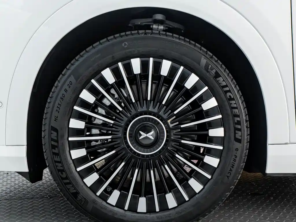 XPeng X9 — миниатюра 10