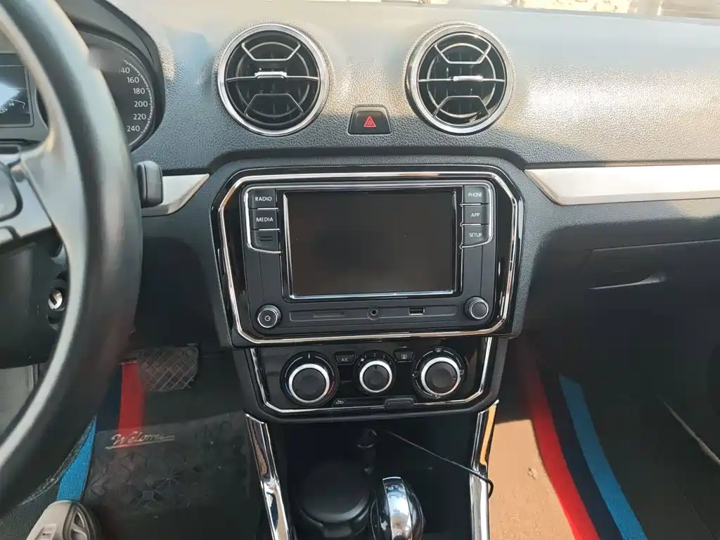 Volkswagen Jetta — миниатюра 7