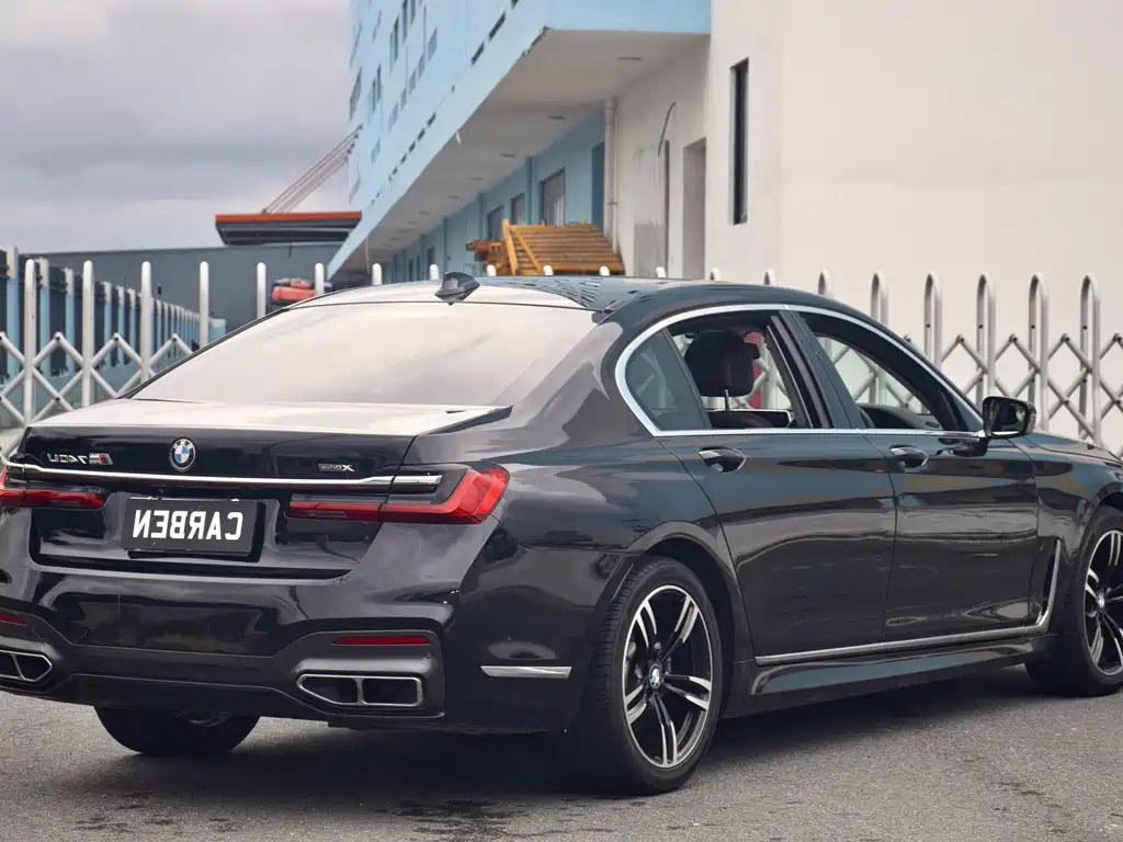 BMW 7 Series — миниатюра 9