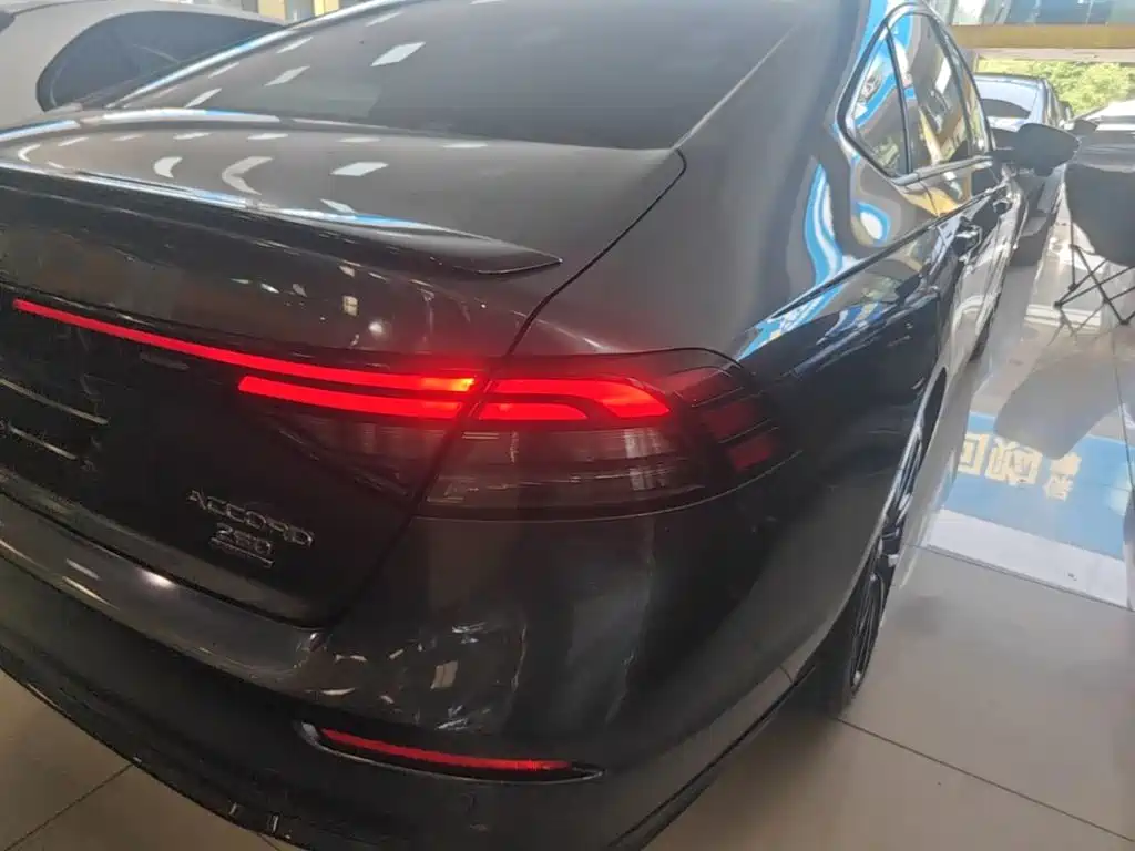 Honda Accord — миниатюра 8