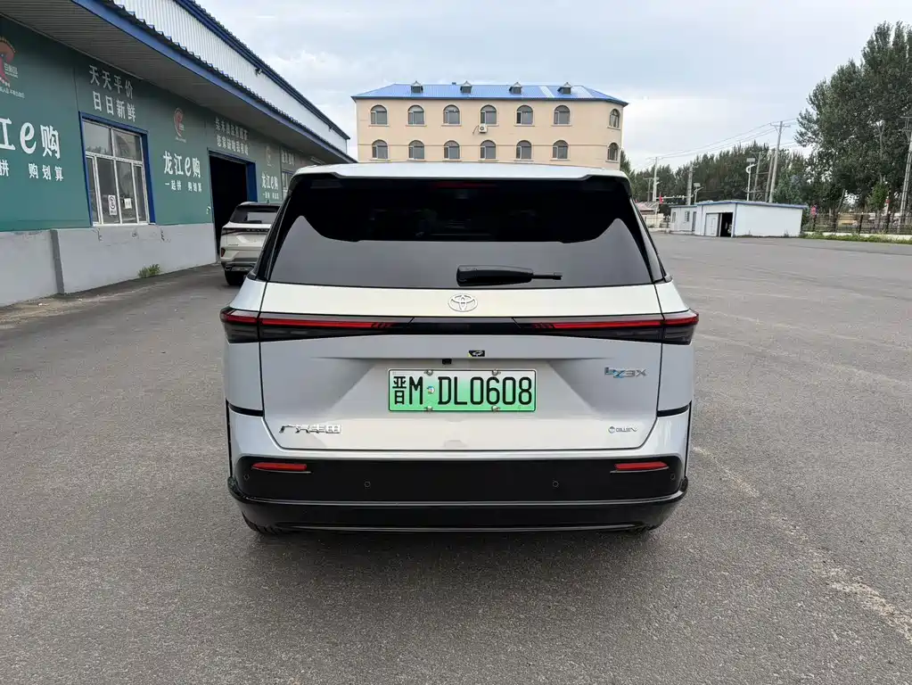 Toyota bZ3X — миниатюра 6