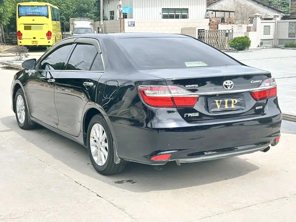 Toyota Camry — миниатюра 6