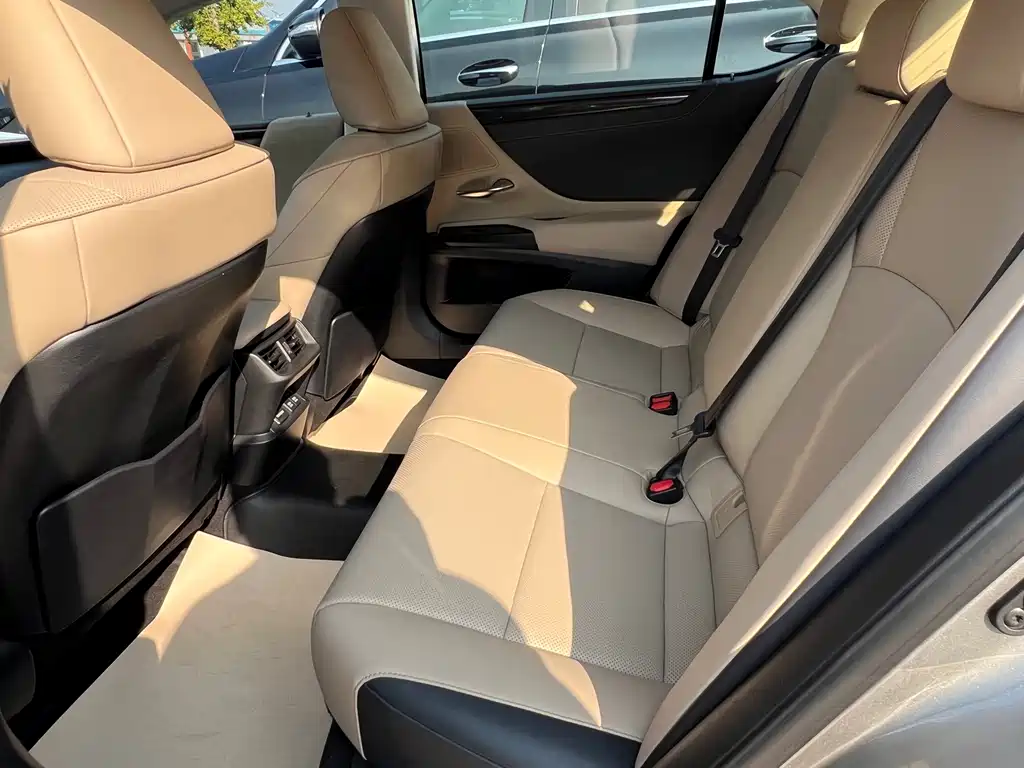 Lexus ES — миниатюра 9