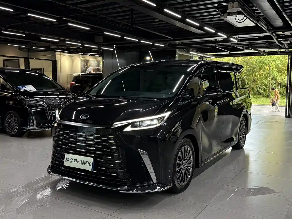 Lexus LM