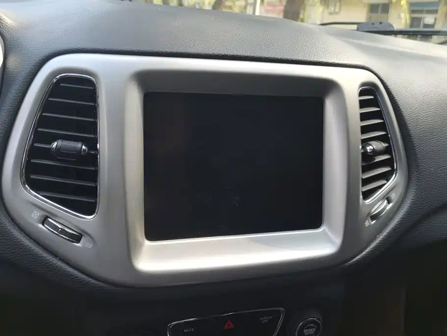 Jeep Compass — миниатюра 13