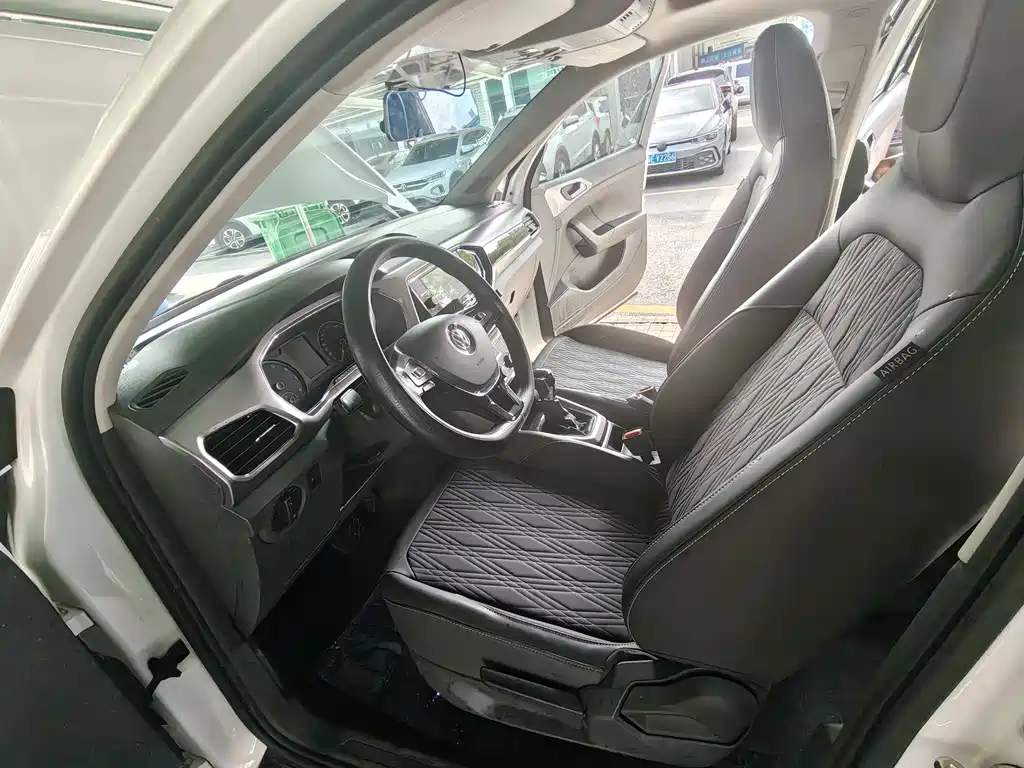 Volkswagen T-Cross — миниатюра 5