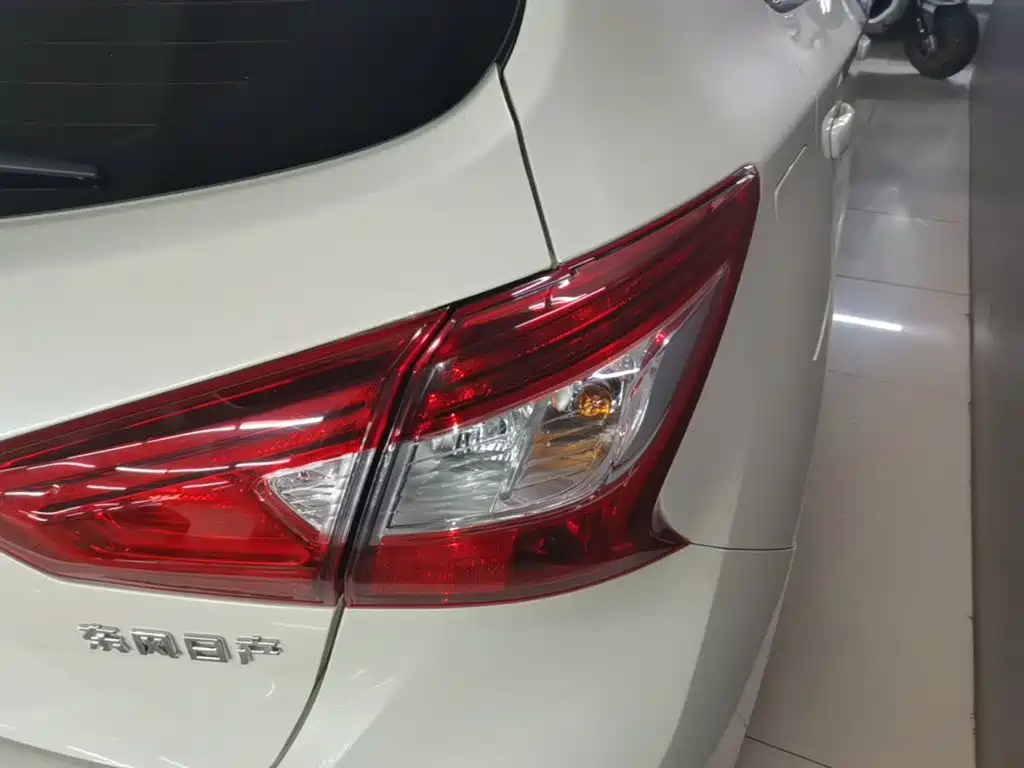 Nissan Tiida — миниатюра 8