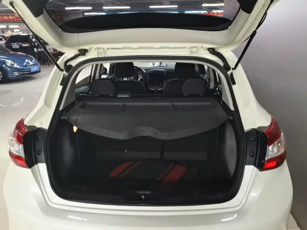 Nissan Tiida — миниатюра 19