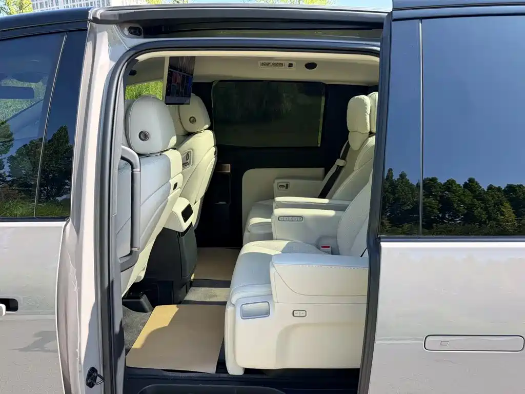 Li Auto Li MEGA — миниатюра 12