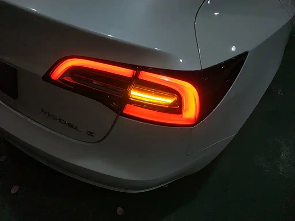 Tesla Model 3 — миниатюра 8
