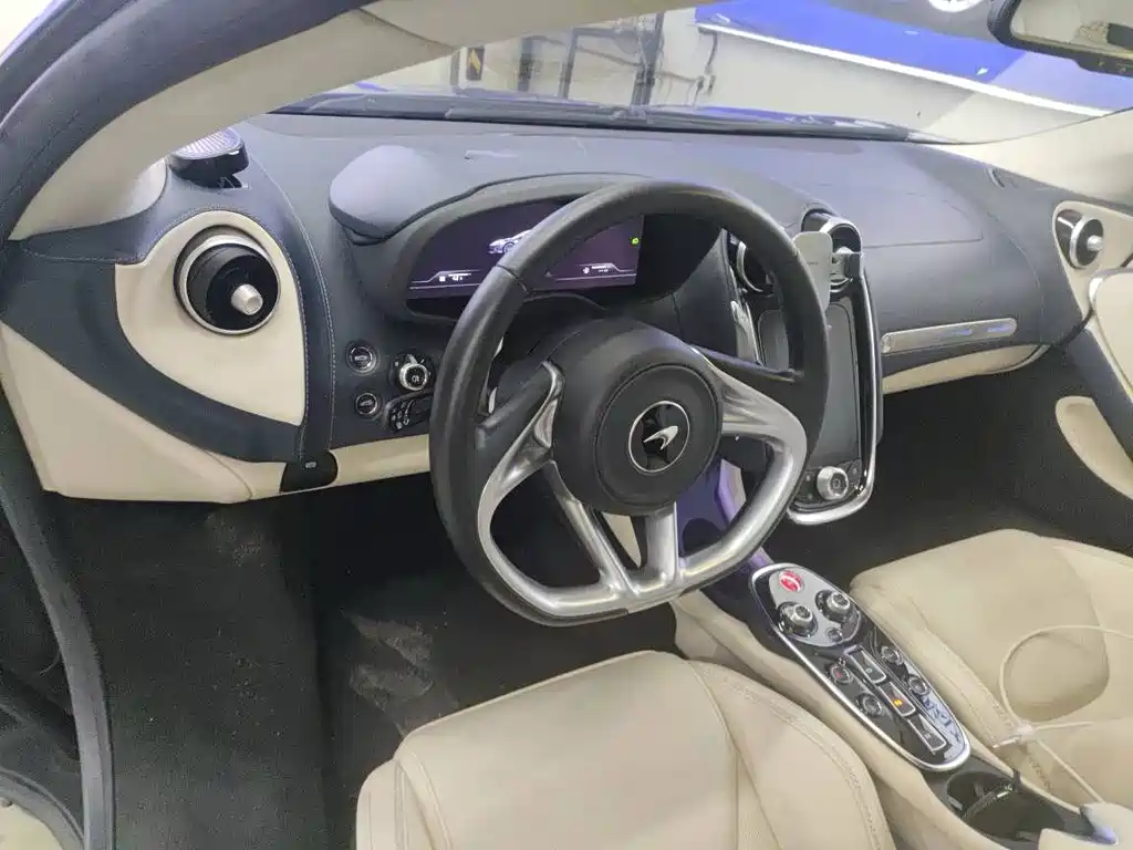 McLaren GT — миниатюра 6
