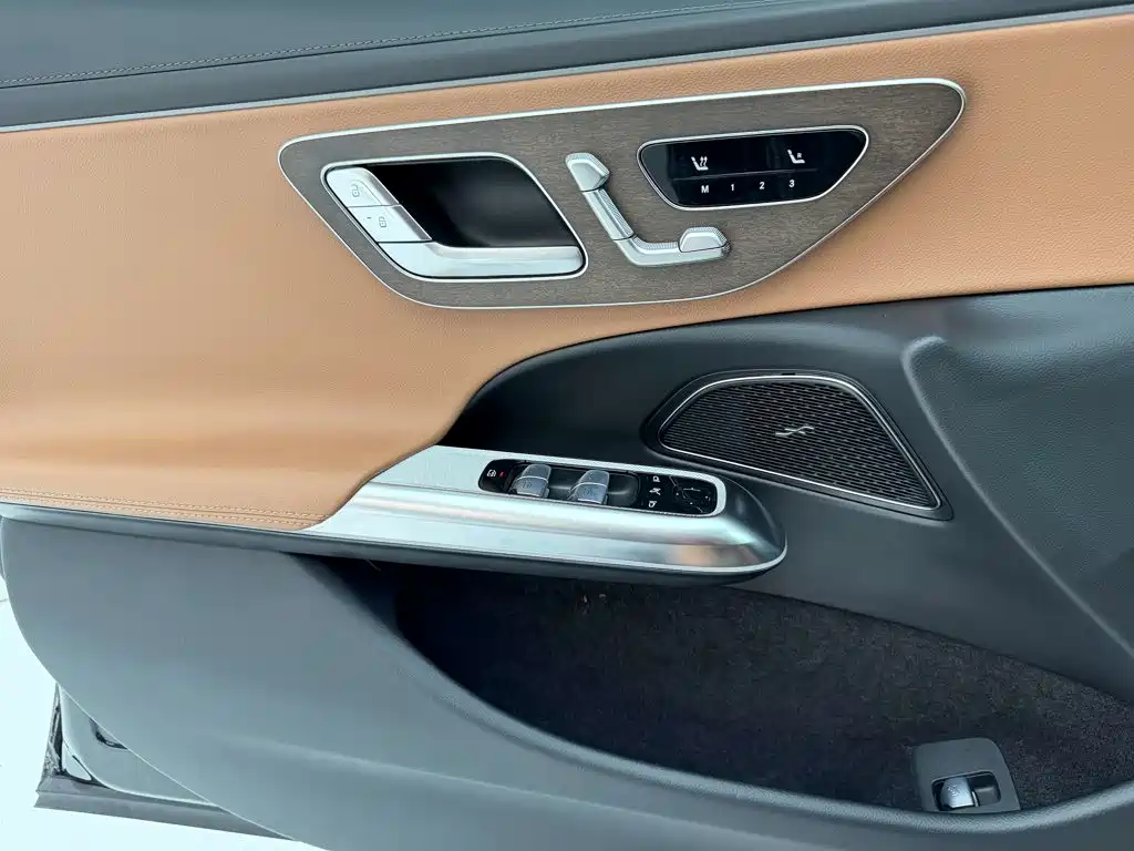 Mercedes-Benz E-Class — миниатюра 16
